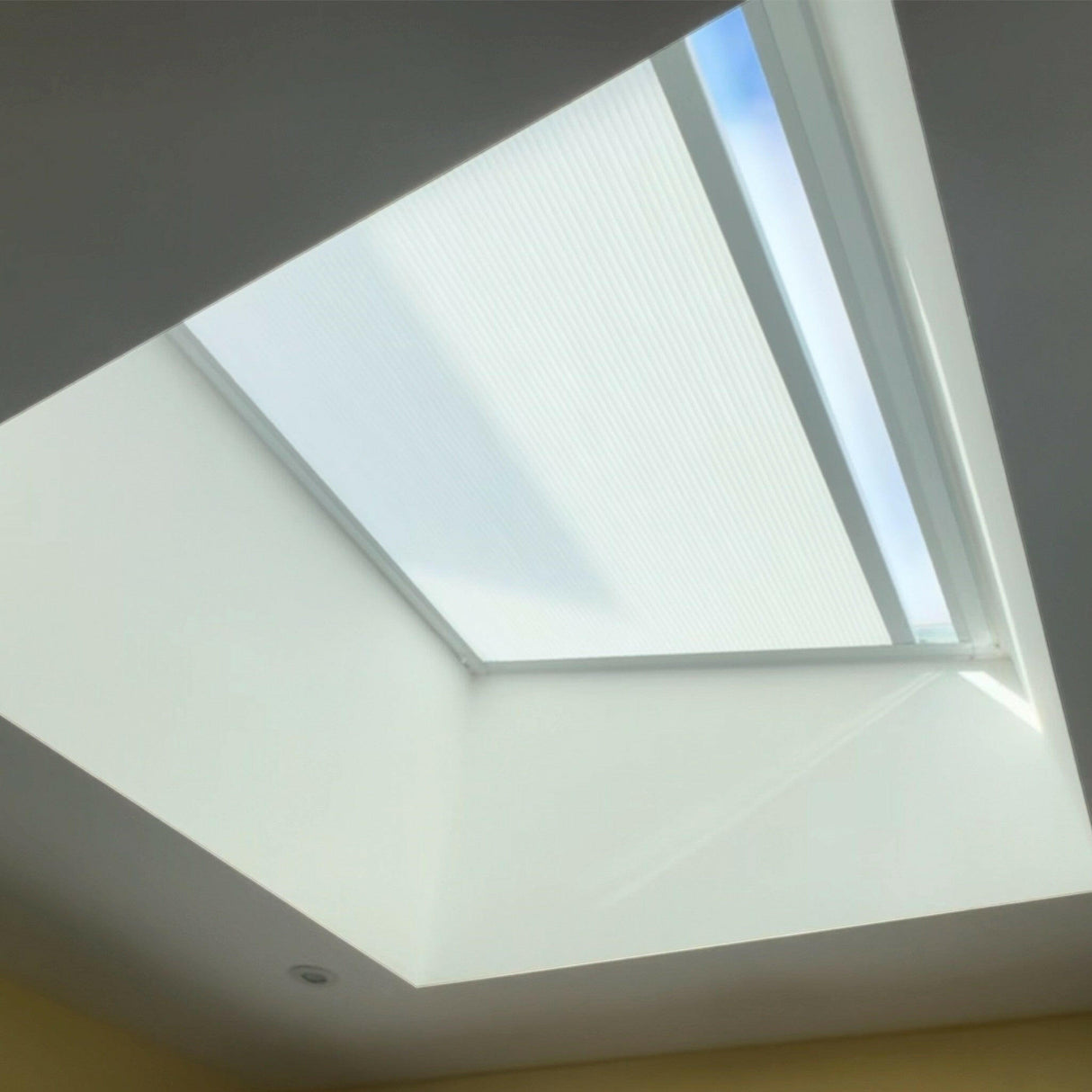 1000 x 1200 mm LD Electric Blinds for Flat / Pitched Roof Skylights & Roof Lanterns.
