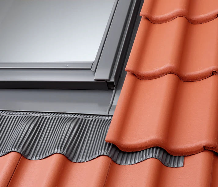 94x252 cm VELUX Pro EDW PK19 1000 Tile Flashing with Insulation | Grey Aluminium Finish.